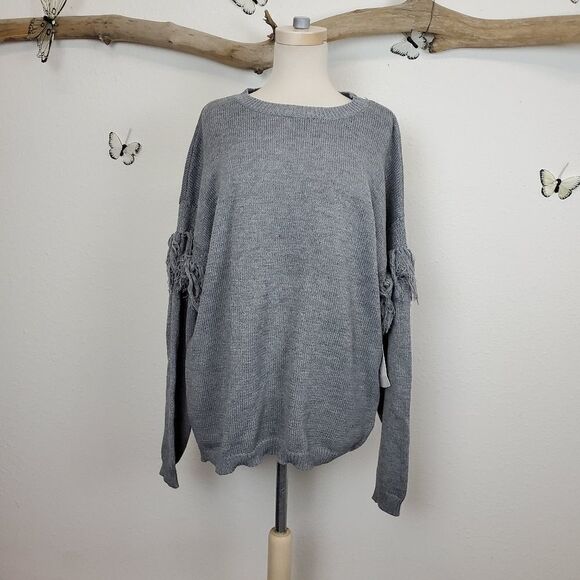 Vine & love gray crewneck sweater fringe detail - Picture 1 of 7